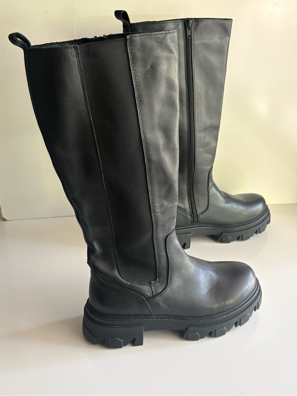 New Steve Madden Esma Black Leather Knee High Lugged Boots Size 9.5 - Picture 3 of 12
